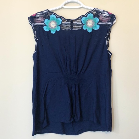 Pretty Summer Sleeveless Top - Picture 3 of 3